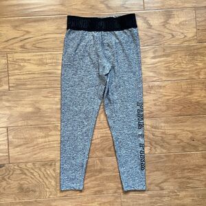 PINK Ultimate Victoria's Secret Leggings Capris Size S Gray/Black